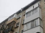 Кровли многоквартирных домов проверяют на наличие сосулек и наледи