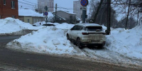 На ул. Демонстрации пешеходов вынуждают прыгать через сугробы - Myslo.Ru