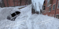В тульском Криволучье снежная лавина с крыши дома засыпала машину - ИА Тульская служба новостей