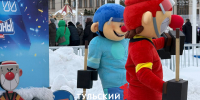 Хоккеисты АКМ сыграли против персонажей мультфильма в Туле - ТК Первый Тульский