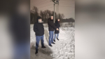 Сотрудники линейного отдела МВД России на перегоне «Тула — 3 — Криволучье» задержали местного жителя, который сам сообщил полицейским, что при нем находится запрещенное вещество.