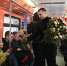 Пассажирки московского метрополитена получили в подарок 1000 тульских роз - Молодой коммунар