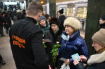 Пассажиркам тульского тематического поезда в Москве подарили розы. Видео