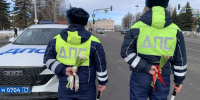Цветы и комплименты вместо штрафов: тульские автоинспекторы поздравили автоледи с 8 Марта - ГТРК