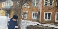 Кирпичи выпали из стены многоквартирного дома в Донском - Молодой коммунар