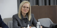 На рабочей встрече губернатора Дмитрия Миляева с главами администраций муниципалитетов глава администрации рабочего поселка Новогуровский Олеся Незнанова представила доклад об итогах развития территории в 2025 году. - ГТРК