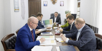 19 марта в правительстве Тульской области прошло совещание под руководством заместителя губернатора Владимира Цибульского. Главной темой стала реализация трёх приоритетных инфраструктурных проектов: реконструкция трассы Тула – Новомосковск, строительство третьего пускового комплекса Восточного обхода Тулы и автодороги с реконструкцией части Калужского шоссе в районе ЖК «Новая Тула». - ГТРК