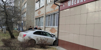 В жилой дом врезалась иномарка в Алексине - Молодой коммунар