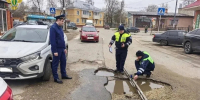 Прокуратура нашла ямы и выбоины сразу на нескольких улицах Богородицка - Молодой коммунар
