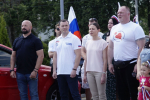 Семейный экипаж Кузнецовых достойно представил Общественную палату на автопробеге в честь Дня России
