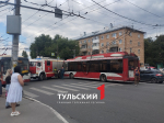 Троллейбус столкнулся с пожарной машиной на проспекте Ленина в Туле