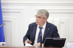 Жители Киреевска пожаловались губернатору на провалившийся в ходе капремонта кровли потолок квартиры