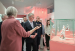 Масштабная выставка агитационного фарфора открылась в Фонде искусств